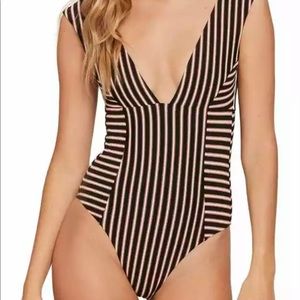 L*Space Swimsuit one piece Stripes 🌹Elegant
